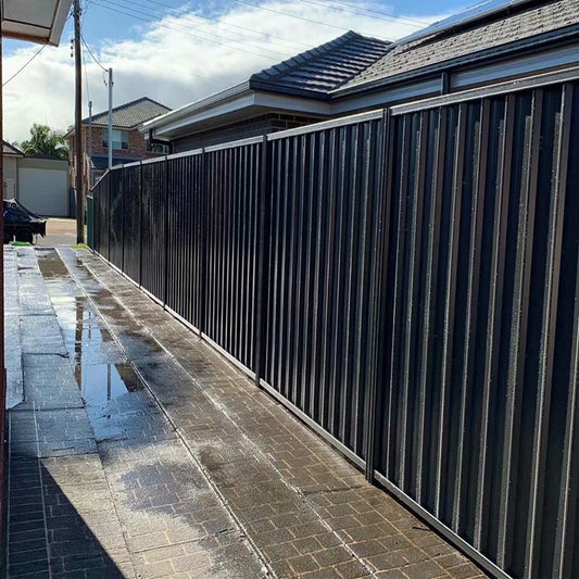 粉體塗裝鋼板柵欄面板安全彩鋼板柵欄